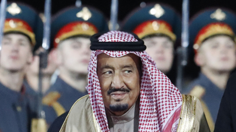 Лъсна причината за спешната евакуация на краля на Саудитска Арабия 