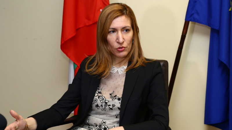 Министър Ангелкова: Подавам оставка когато премиерът Борисов...