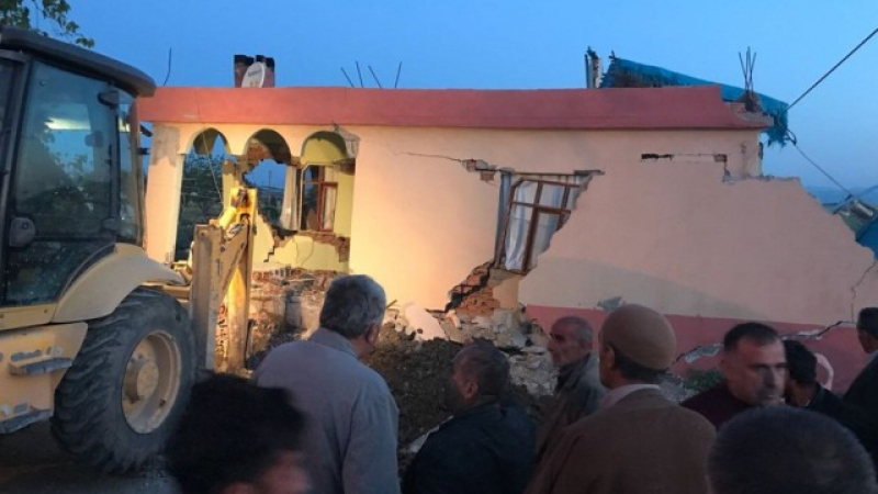 Кошмарът в Турция след силното земетресение продължава! (СНИМКА/ВИДЕО)