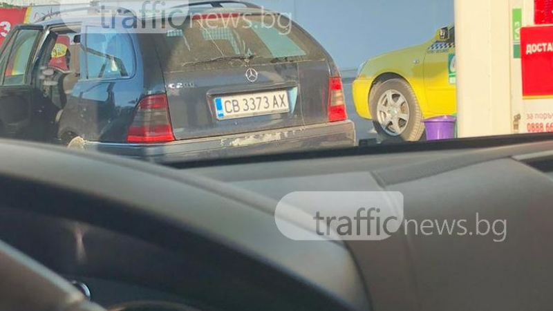 Шофьор на софийски мерцедес сащиса пловдивчани с постъпката си на Рогошко шосе (СНИМКИ)