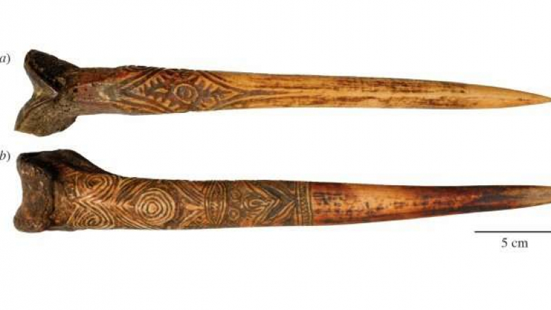 Странна почит: Вижте в кое племе правят ножове от костите на бащите си 