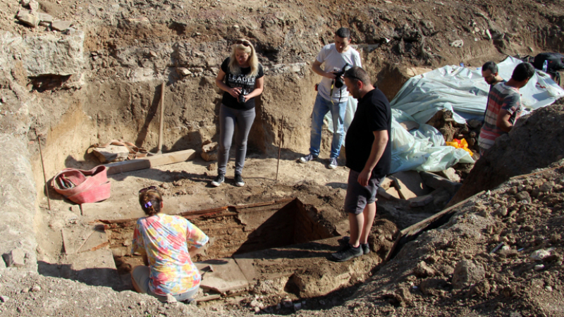 Откриха нещо уникално в гроб насред Стара Загора