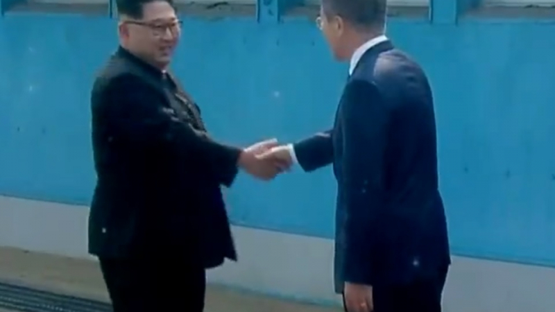Двете Кореи се видяха и се прегърнаха! (ВИДЕО)