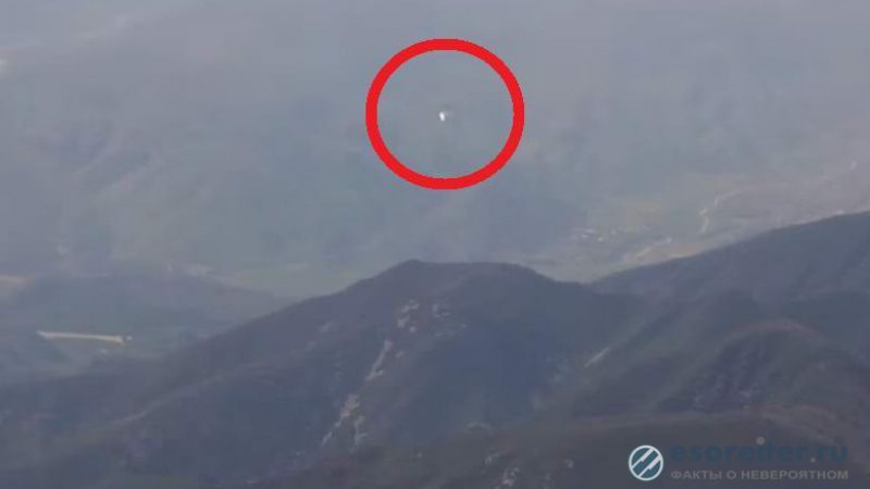 Пилот на самолет засне две НЛО-та край мистичната "Зона-51", изплашил се до смърт (ВИДЕО)