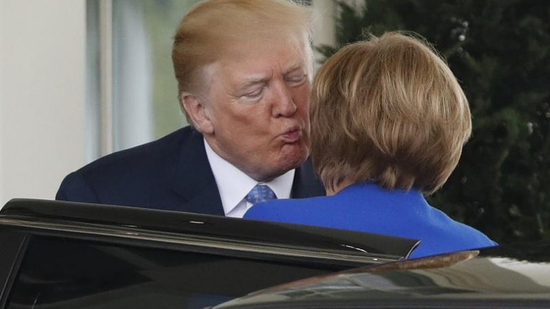 Тръмп разцелува Меркел преди разговорите в Белия дом