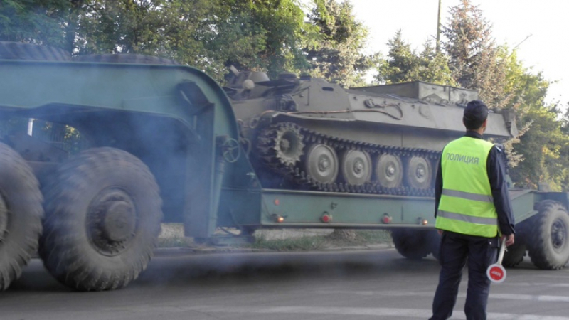 Военна техника тръгва по пътищата на България 