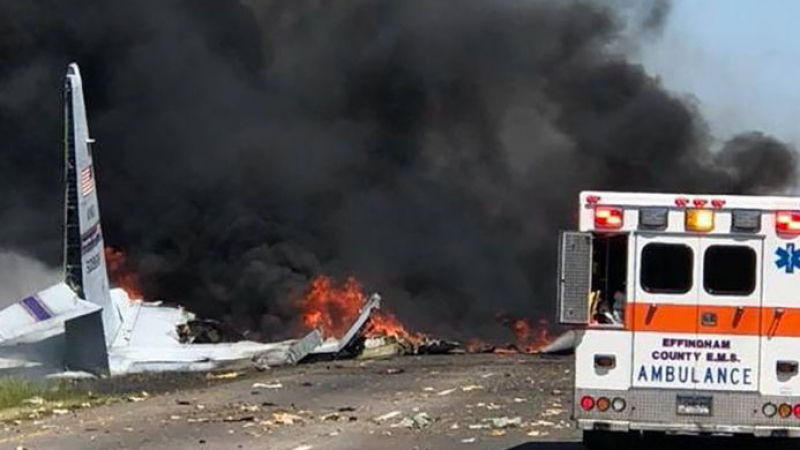Военно-транспортен самолет се разби в близост до международно летище в Джорджия (СНИМКИ/ВИДЕО)