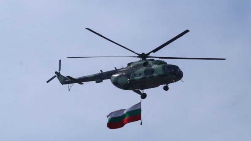 БЛИЦ TV! Военни самолети и хеликоптери кръжат над София - запазете спокойствие, става дума за... (СНИМКИ)