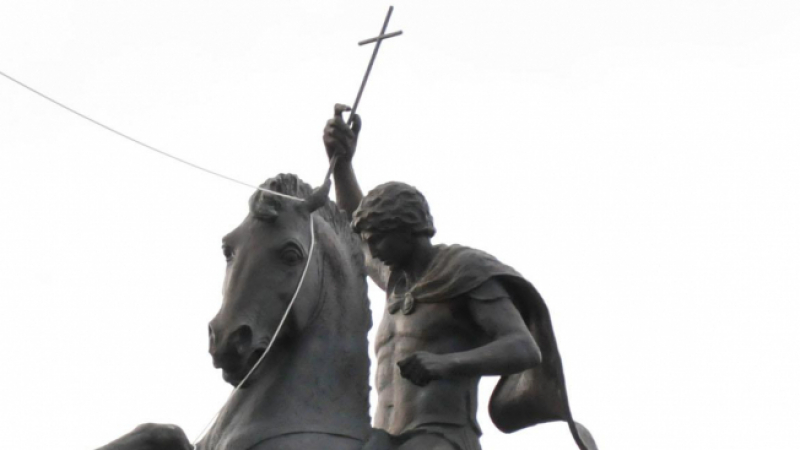 Вандали потрошиха паметник на свети Георги в Стара Загора