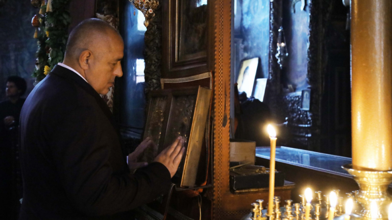 Борисов празнува Гергьовден в Атонски манастир (СНИМКИ)
