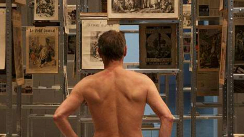 За първи път! Посетители по голи дупета и гърди се разходиха в музей в Париж, полицията не ги пипа, защото... (СНИМКИ 18+)