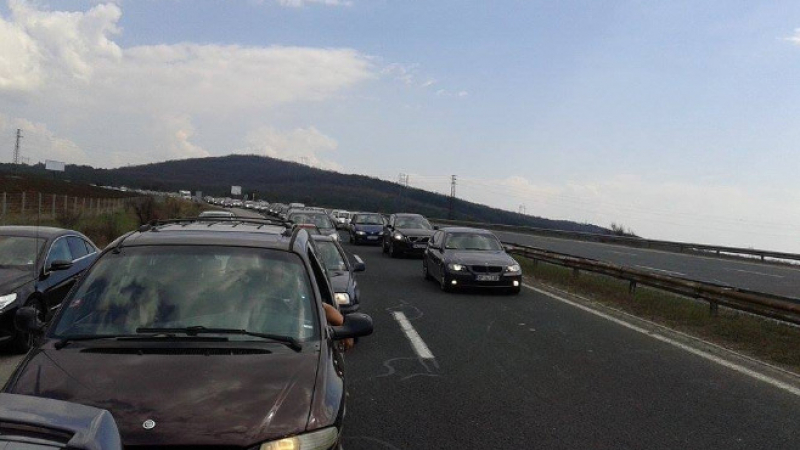 Задръстване на пътя София-Варна край Ловеч заради протест в защита на местната болница