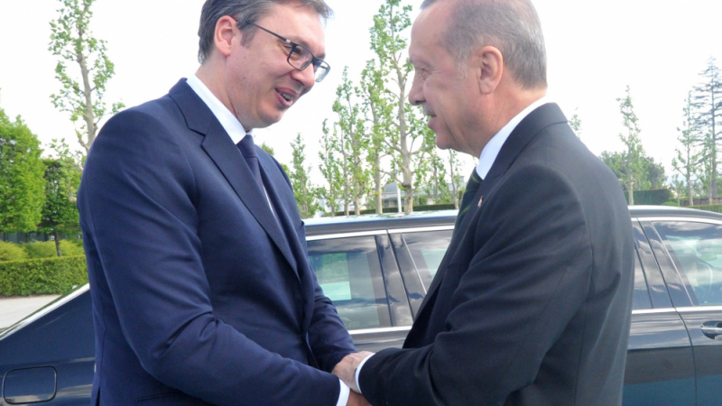 Ердоган обеща мир на Балканите, Вучич го засипа с похвали 
