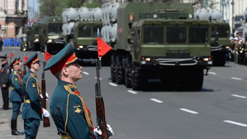 Военният парад по случай Деня на победата 9 май