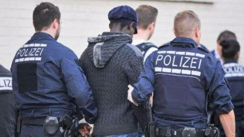 Напаст! Разгонени бежанци нападат и изнасилват жени на музикален фестивал в Германия!