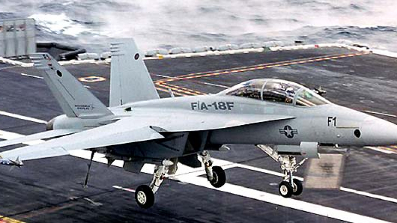 Пилот на изтребител от ВМС на САЩ се задуши в небето над Сирия