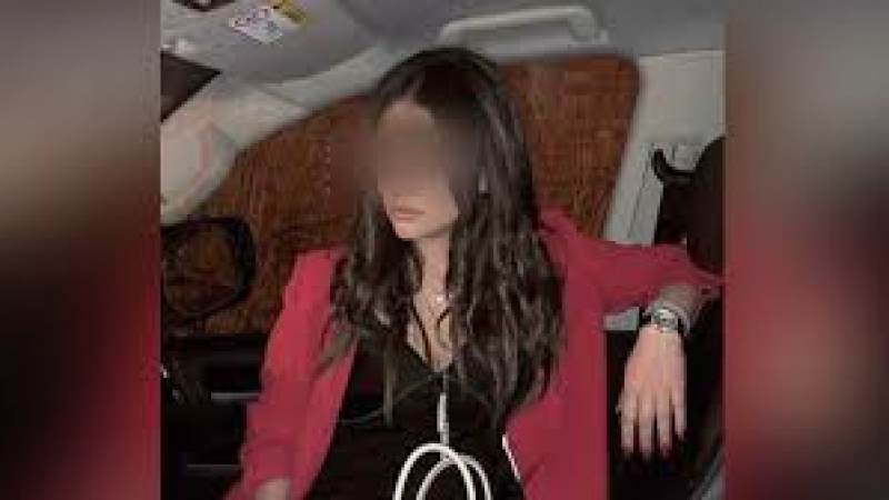 Крехката дъщеря на руски олигарх само веднъж летяла не в частния си, а в обикновен самолет и се шокирала от тълпата на борда (ВИДЕО)