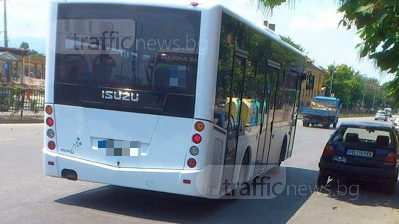 Бой в автобус в Пловдив! Шофьорът смля с юмруци кондуктора