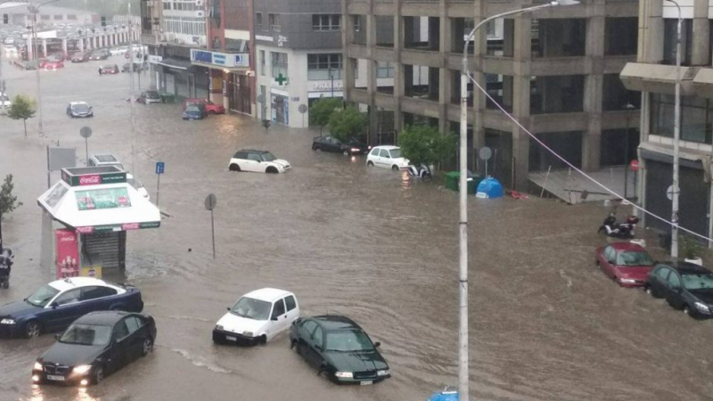 Апокалипсис в Гърция! Мощна буря се разрази над Солун, всичко е под вода (СНИМКИ/ВИДЕО)