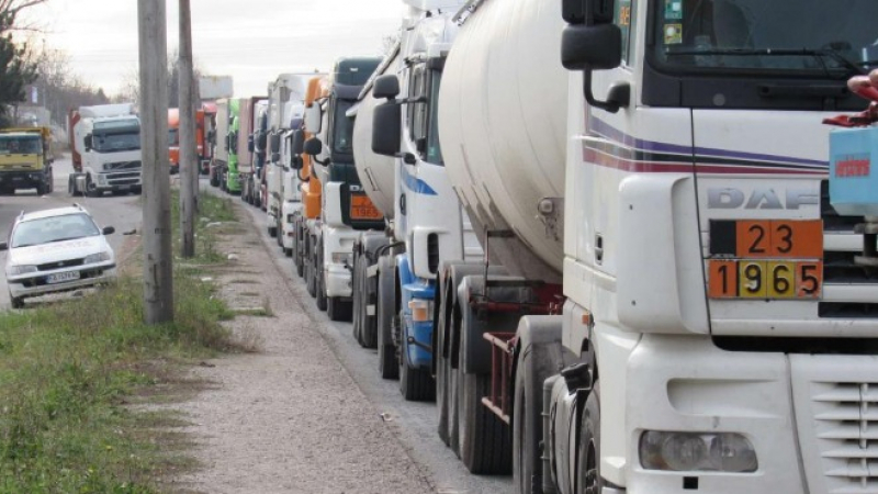 Превозвачите на протест, 1000 камиона и автобуса блокират София