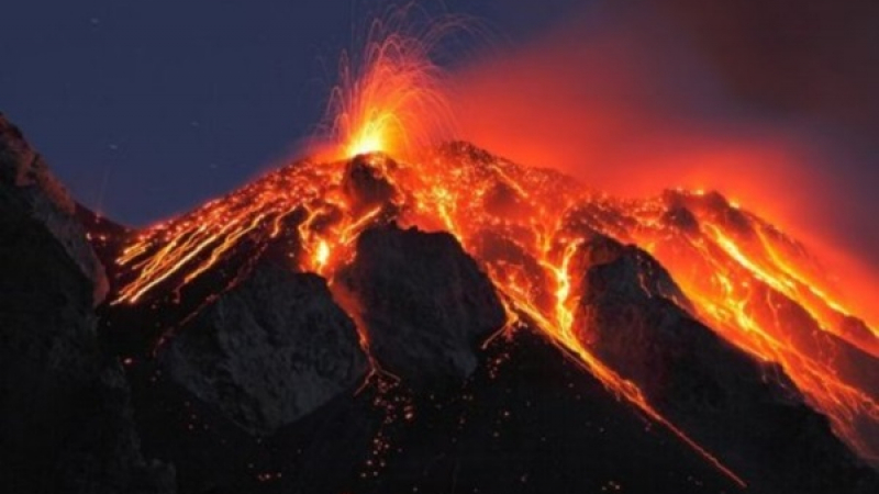 Критична ситуация на Хаваите! Вулканът Килауеа изхвърли пепел на височина 9 км (ВИДЕО)