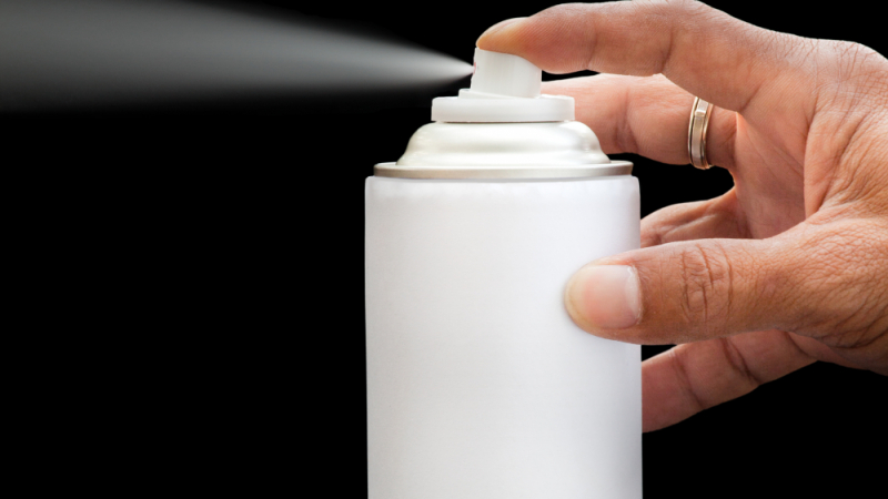 8 приложения на дезодоранта, за които никой доктор не би признал
