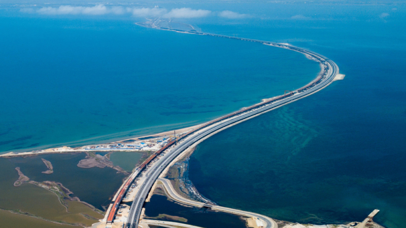 Порошенко уверен: Кримският мост ще им трябва на руснаците за отстъплението