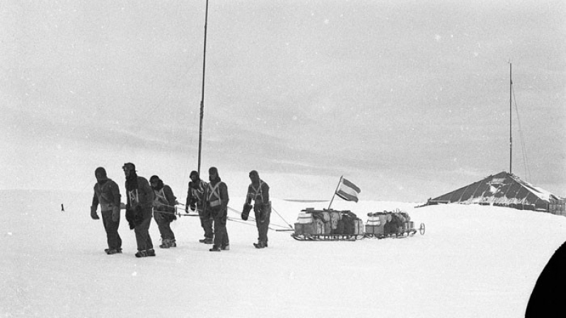 Изключително редки СНИМКИ от експедиция до дълбините на Антарктида, която завършва по възможно най-трагичния начин