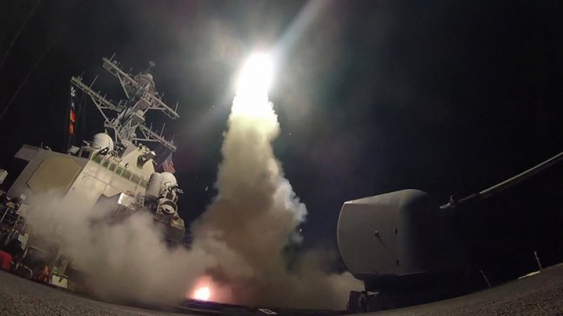 Коалицията водена от САЩ удари сирийски военни бази