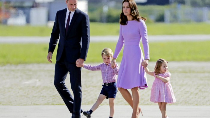 Защо когато пътува, британското кралско семейство трябва да носи черни дрехи, кръв и... (СНИМКИ)