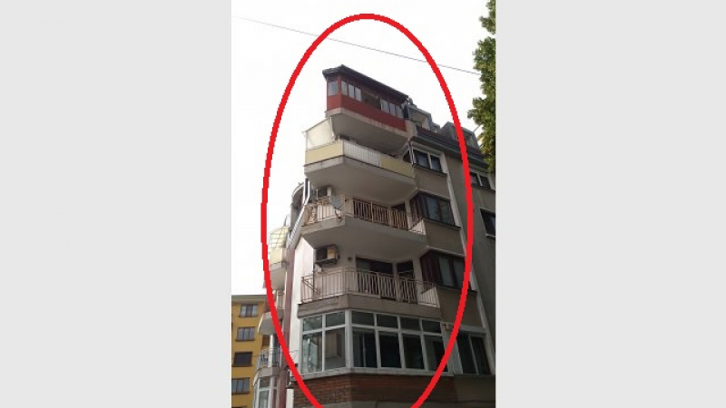 Поредното "архитектурно чудо" цъфна върху покрив в Пловдив като  ярко доказателство за българския строителен гений! (СНИМКИ)