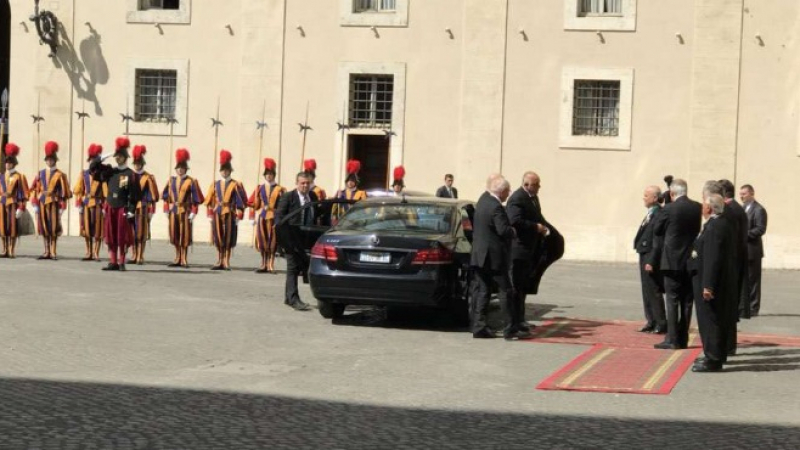 Посрещнаха Борисов с военни почести във Ватикана (СНИМКИ/ВИДЕО)