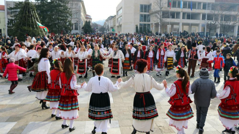 Българско хоро кандидатства за рекордите на Гинес (ВИДЕО)