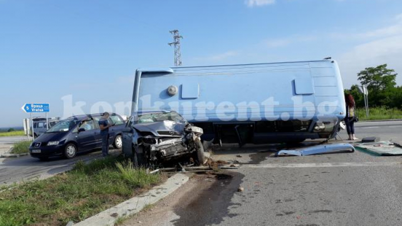 От болницата във Враца с последни данни за пострадалите пътници от преобърнатия автобус