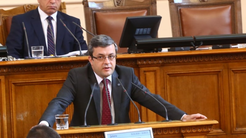 Яростен скандал в парламента между Тома Биков и Корнелия Нинова (СНИМКИ)