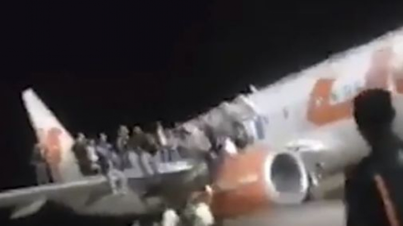 Ето какво се случи на Boeing 737, след като студент реши да се избъзика, че в чантата си има бомба (ВИДЕО)