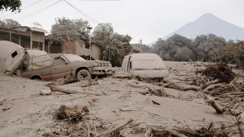 Кошмарът в Гватемала няма край: След мощното изригване на вулкана Фуего, нова стихия връхлетя страната със страшна сила (ВИДЕО)