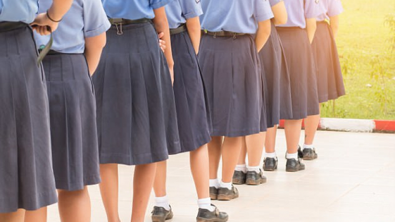 В това училище забраниха на момчетата да носят къси панталонки, за да са джендърно неутрални
