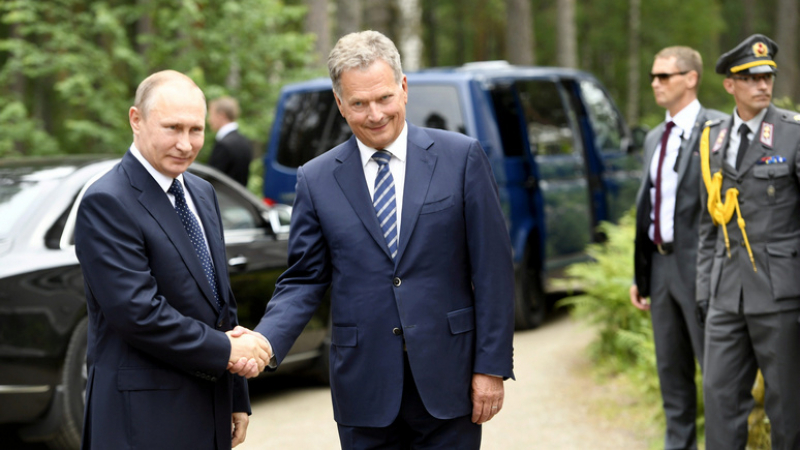 Президентът на Финландия ще говори с Путин за НАТО