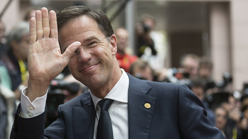 Премиерът на Холандия направи нещо, което предизвика бурни аплодисменти (ВИДЕО)