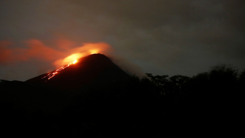 Вижте апокалиптичната КАРТИНА на вулкана в Гватемала, заснета с дрон, труповете са вече 99