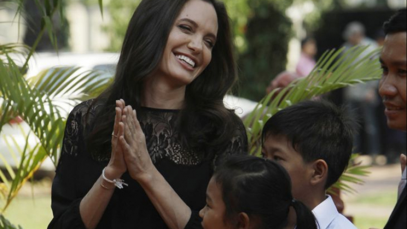 Анджелина Джоли е най-щастливата жена на рождения си ден (СНИМКИ)