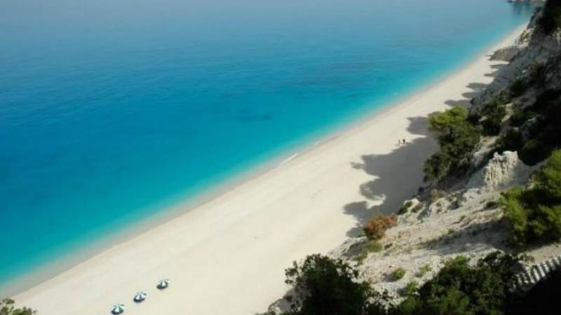 Новият най-красив плаж на планетата е близо до България, но пътят до него не за всеки