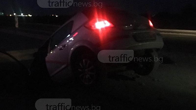 Пак катастрофа на пътя Пловдив-Асеновград! Кола падна в канал край шосето (СНИМКА)