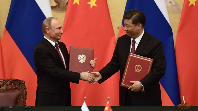 Путин и Цзинпин си стиснаха ръцете и обявиха, че са стратегически партньори