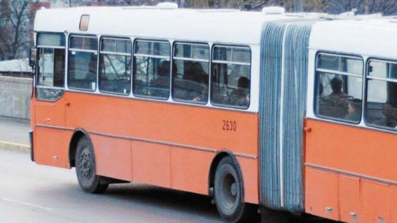 Сигнал до БЛИЦ! Страшна катастрофа с автобус в София