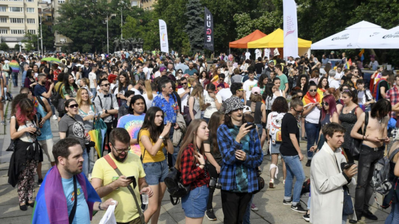 Екшън в центъра на столицата заради гей парада! (СНИМКИ)