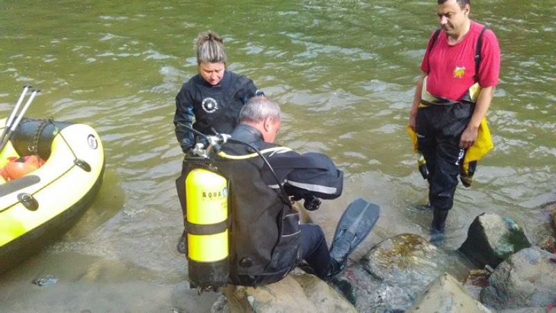 Водолаз открил тялото на Светлин във водовъртеж за 5 минути