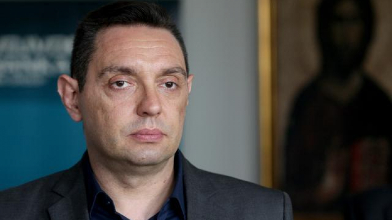 Сръбският военен министър: Готвят преврат в Белград по рецептата на Майдана в Киев