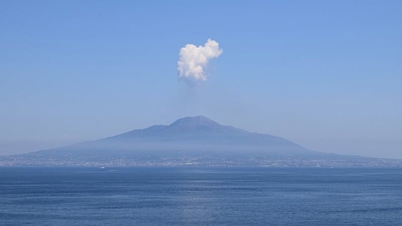 Няколко туристически дестинации с активни вулкани (СНИМКИ)